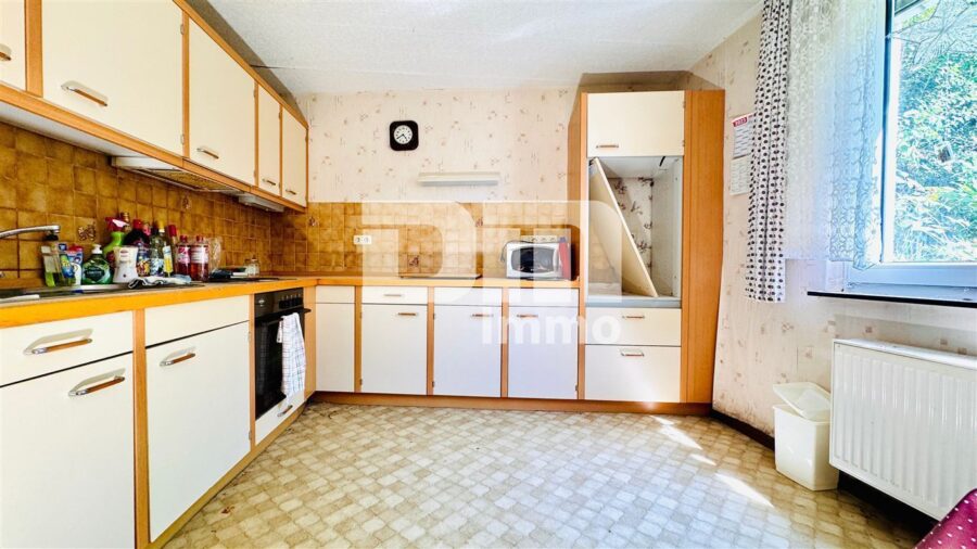 2 Einfamilienhäuser in gesuchter Wohnlage mit viel Potenzial zum Paketpreis - Haus massiv EG Küche